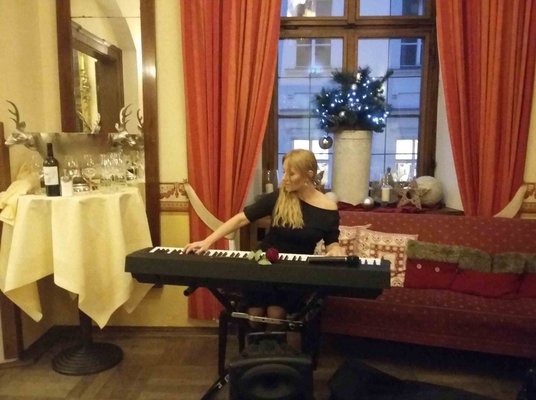 Julia S. am Klavier